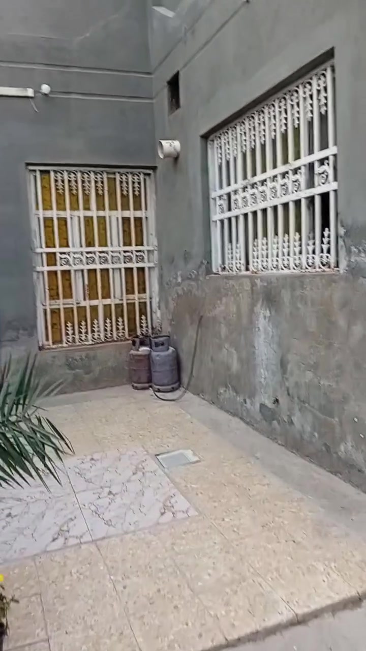 سلام عليكم من رخصت ابو الكروب بيت اللبيع طابو زراعي سند ٢٥ مساحة ٢٠٠م يتكون من غرفتين وصاله واستقبال ومطبخ وصحيات داخلية وخارجية العنوان طريق السنية الاتصال على الرقم ***********
