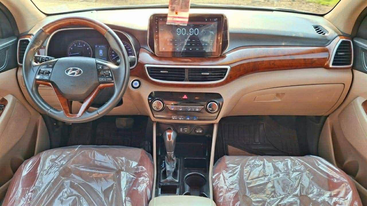 توسان موديل 2020 خليجي 
ماشيه السيارة  85 
سنويه منتهية 
كير ومحرك مكفول 
 المواصفات : خمس عدسات 
كشنات جلد كرسي كهربائي 2
شاحن وايرلس
مري شفط 
بصمة
3 انظمة قيادة 
رقم السيارة بغداد

ملاحظة
سياره مكفوله عدا بيها بارد شبر
بالباب الخلفي ورصعات بالبنيد 
 
مكان السيارة: بابل
رقم صـــاحب السيارة: ‭0777 937 8037

لعرض سيارتك على الصفحة بنفس الطريقة راسلنا
