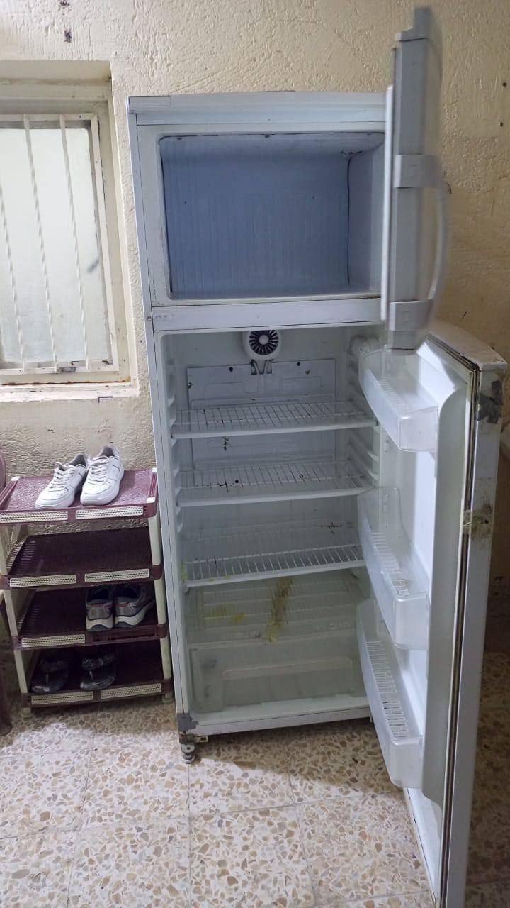 ثلاجه مستعمله
نوع تركي ارجلك
شغاله واتجمد حجم كبير السعر ٦٥ الف المكان ديوانيه الشافعيه
***********
