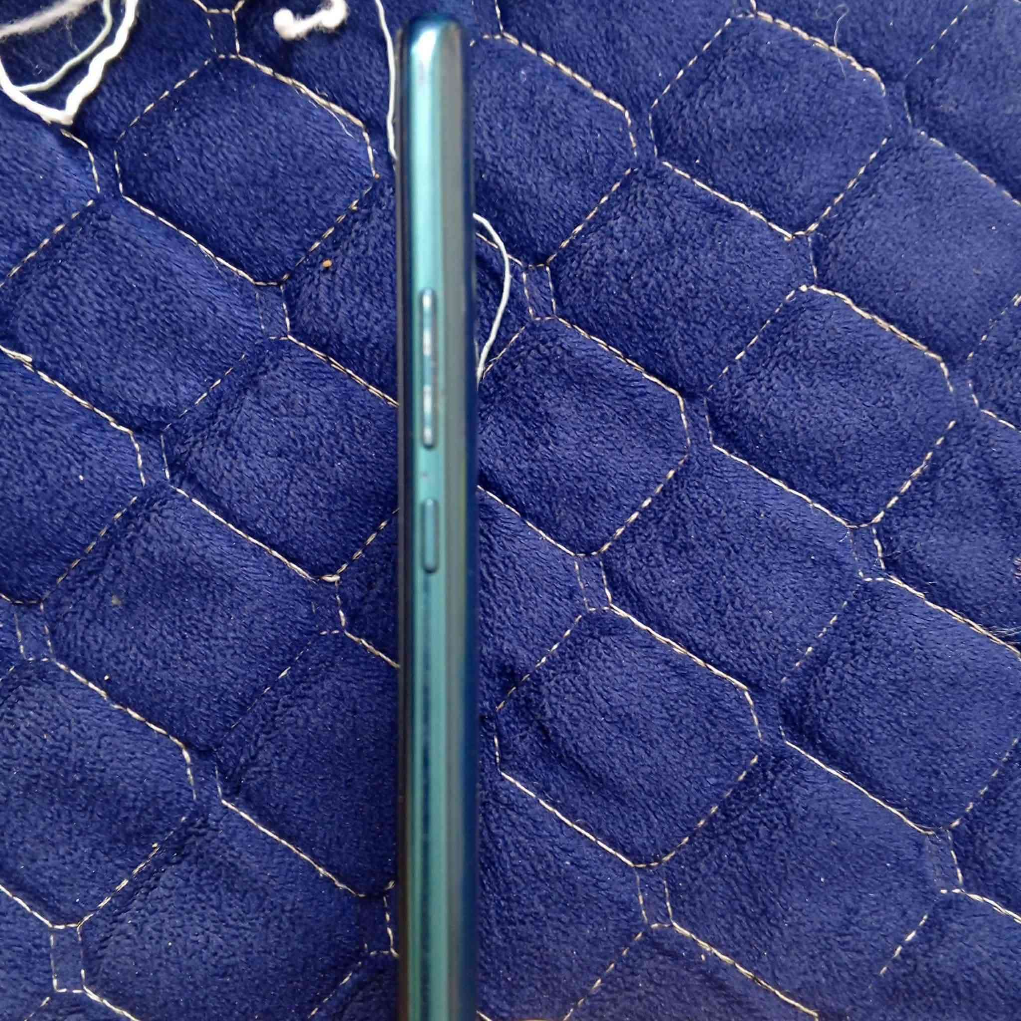 Huawei  Y9 😍
الجهاز نضافه 85٪ 😍
المواصفات 
1.كاميرا 50 MPH😍
2.ذاكره 128 GB😍
3.عشوائية 4😍
4.دقه 4k😍
5.الشاحنة الاصليه موجودة 2 متر😍
6.السعر 60 الف😍
7.شراي تعال خاص😍
8.مكان نجف حي العسكري😍


**إذا كنت صاحب هذا الإعلان وتريد حذفه لأي سبب، رجاءا أرسل رسالة إلى الدعم الفني**