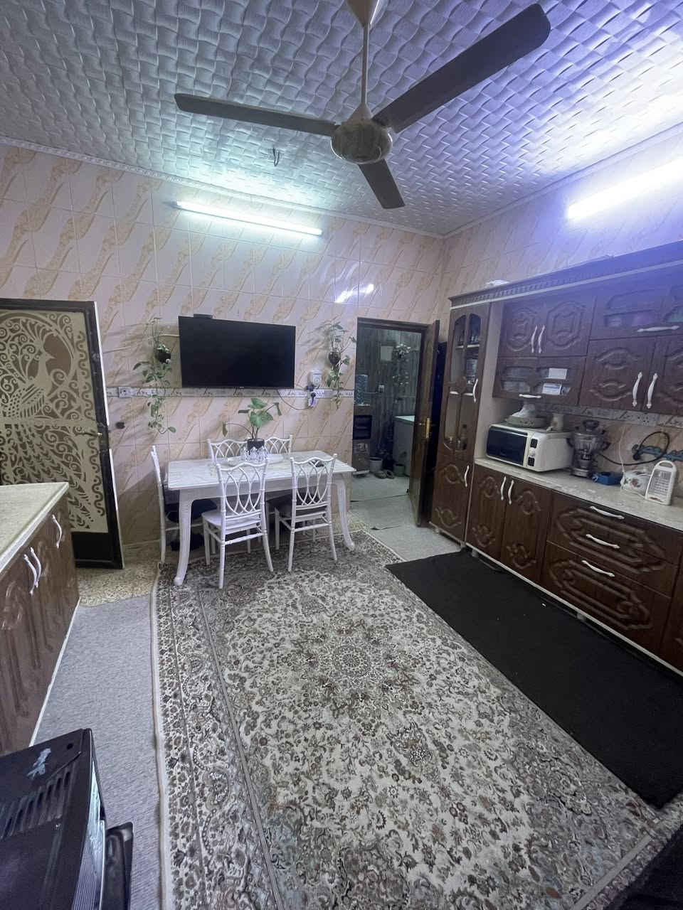 دار للبيع طابو ملك صرف 
المساحة100 متر مربع واجه 10 ركن
يقع ع 3 شوارع 

الدار طابقين
يحتوي  الطابق الأول على استقبال ومطبخ 
وغرفة نوم وصحيات وحوش صغير

طابق ثاني غرفتين نوم وصحيات ومخزن 

موقع الدار كركوك شارع عبدالرحمن قرب 
جامعة كركوك 

منطقة جداً هادئة وحلوة

💵السعر 125 وقابل للمعاملة 💵

 1- التعامل يكون مع صاحب العقار الشرعي
2- المكتب  وسيط بين الطرفين ولحفظ الأجراءات  القانونية والتأكد من صحة العقار قبل تسليم اي مبلغ بأشراف قانوني 
——————
3- الرقم الخاص بالمكتب للأتصال ***********
—————
4-موقع   المكتب كركوك حي الواسطي 
سايدين العمارة الخضره مقابل شقق الغاز               ومجاور دكتورة سلوى البياتي 
 🏦مكتب سُلطان العقار 🏦 
 بأدراة أستاذ سيف 
 للأتصال ***********
✅نستقبل جميع عروضاتكم السكنيه والتجاريه في كركوك 💯والترويج لها عبر الصفحه الخاصة بالمكتب
للأستثمار والتطوير العقاري  معنا نحو الأفضل المكتب مجاز من غرفة تجارة ونتعامل بأشراف قانوني
