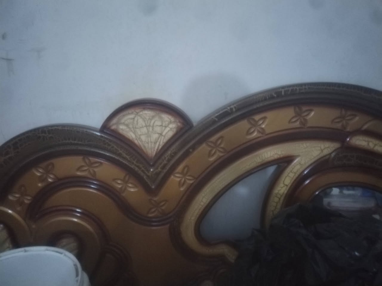 غرفة اخشاب بية ظرر قليل يعني جام يدات. جرباية مكسورة شراي يتصل بية ***********
