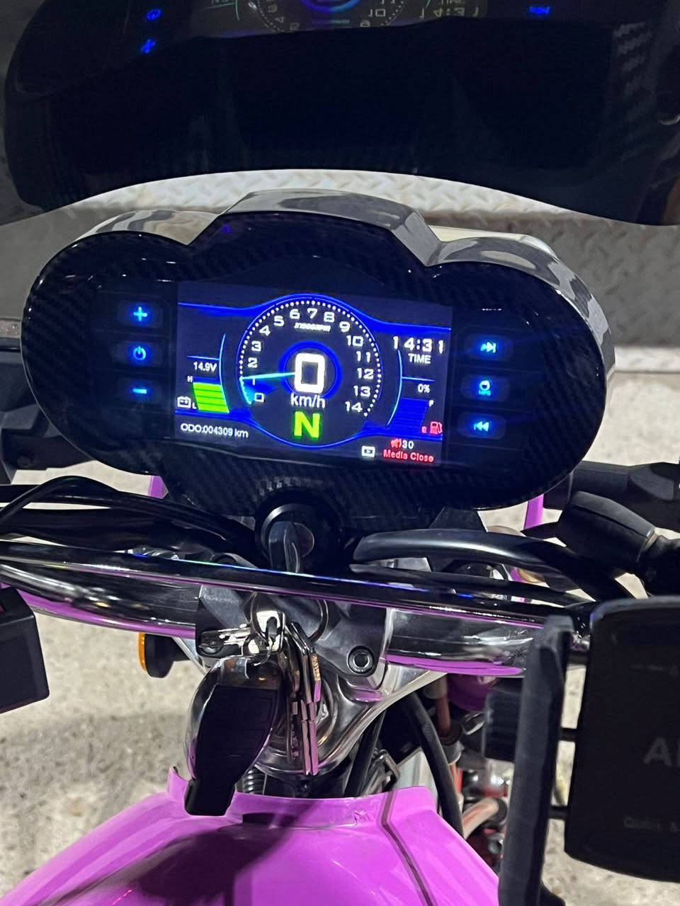 السلام عليكم دراجةايراني للبيع موديل 25 المحرك 200cc كفالة عامة تجي تفحص بعينك وتشوف سويجات 2 اي نقص ما بيهة اوراق كاملة
رقم الهاتف ***********واتساب فقط 
العنوان جسر المثنى قرب جزيرة بغداد السياحية 
السعر 950وببهة مجال حك آلجية 🥇
