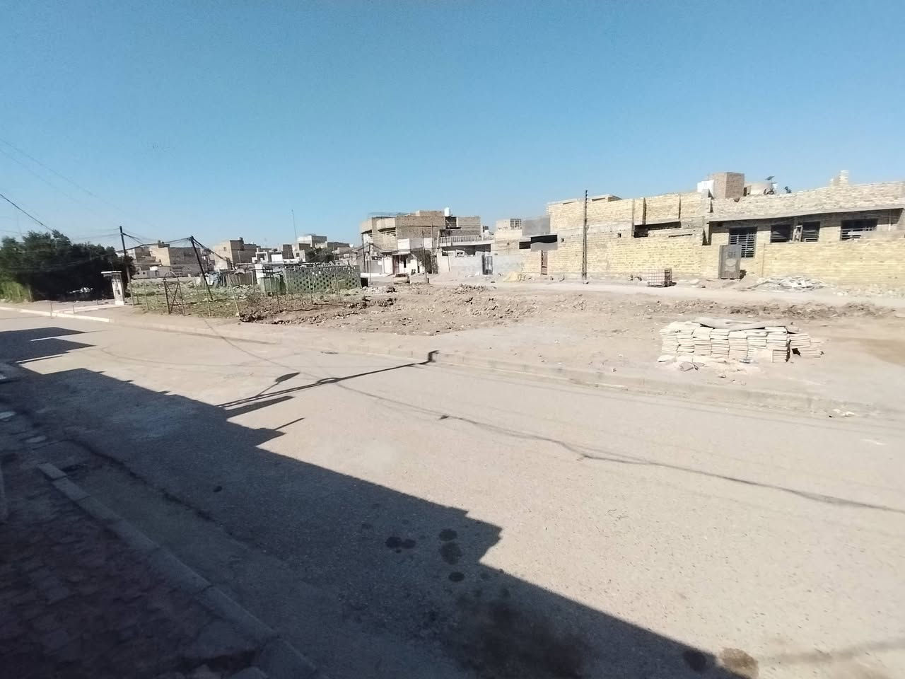 السلام عليكم 
دار للبيع في الماجدية منطقة سيد جميل المساحة ٢٠٠  متر طابو صرف يحتوي على ٣ غرف استقبال وصالة كبيرات موقع حلو قريب على شارع ٢٠ و مقابل ساحه تصير حديقة او مدرسة مستقبلاً وتكدر تسوي حديقة مقابل البيت 
السعر ١٢٠ وبي مجال
للإستفسار الاتصال على الرقم ***********
