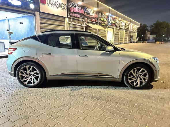 جينيسز gv60 2023
كهرباء بالكامل
فول مواصفات
ماشيه 60 الف
حادث موضح بالصور تصليح بالبونيد
بدون دواخل وبدون ايرباكات
السعر 23500$
للاتصال ***********
