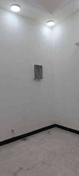 واسعد الله اوقاتكم بكل خير احبتي
***********
يتوفر دار سكن للبيع 

#المساحه لكليه 100 متر مربع 

#نوع العقار طابو زراعي عراقي 

#سند ٢٥ ول مالك عراقي تتكاتب ويا ابوالطابو مباشرتا

#يتكون من غرف نوم عدد 2
#استقبال 
#صاله
#مطبخ 
 #مجمع صحيات داخليه وخارجيه 

#البيت كامل من جميع الملحقاته 
بناء جديد 2025

#العنوان البصرة قضاء ابي الخصيب  العوجه 
#منطقة روعه جميع الخدمات ماي كهرباء شارع 10 متر 
#السعر  68وبي مجال

للاستفسار لاتصال ***********
