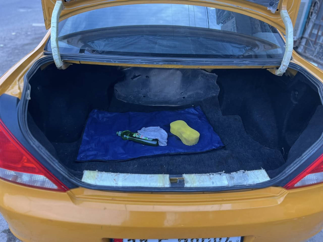 نيسان سني ياباني 2011  عادي كير محرك كفاله تخم تاير جديد دوشمح جديده صدر امامي خلفي كله نفضته منضومت زنون اصلي محرك 1600بلادي رقم دولي جديد مصفره هيهه وغرامه وصل خط جديد سياره ماناقصه برغي كاملا من كلشي مكاني الانبار الرمادي ما متواجد عل فيس الستفسار ***********/////*********** سعره 95بيه مجال
