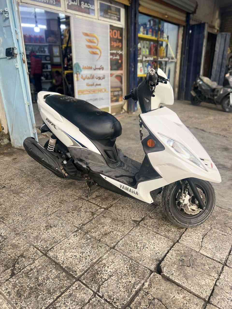 سلام عليكم دراجة جي تي آر  للبيع رمبة مكفولة كفالة عامه برغي ما مفتوح بيها
عنواني بغداد الشعب 
للاستفسار /***********
