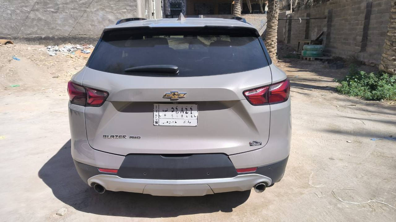 موديل : 2021 لون مميز
العداد : 50ميل
مواصفات : 
 _ محرك 6 سلندر 
_ تشغيل بصمة
 _ الأبواب ٤ بصمة 
_ هاند بريك بصمة
_ إرباك راجع سستم 
_مقاعد الامامي كهربائي 
_ 4 كاميرات
 _ تشغيل عن البعد 
_ صندوق كهربائي 
 _تبريد قطعتين 
_مقاعد هيتر
 _ رادار امامي وجانبي وخلفي
 _ نقطة عمياء
 _ تحديد مسار
 _ اوتو ستوب
 _ نظام قيادة SNOW,ROCK,MUD  
 _ اطفاء ذاتي عند الوقوف
 _ شاشة كبيره لمس
 _ كامره دواره + كامره زوم
 _ صندوق كهربائي 
‏ _ ABS * مانع انزلاق 
 _ فول تحكم ستيرن 
_ حجم ويل 20
_ سستم سماعه Bose
ضررها : سياره ناشره 
بدون اي داخل إرباك راجع سستم 
رقم بغداد 
مكاني كربلاء

190 وبيه مجال لشراي 
‏‪077-004-78887‬‏
