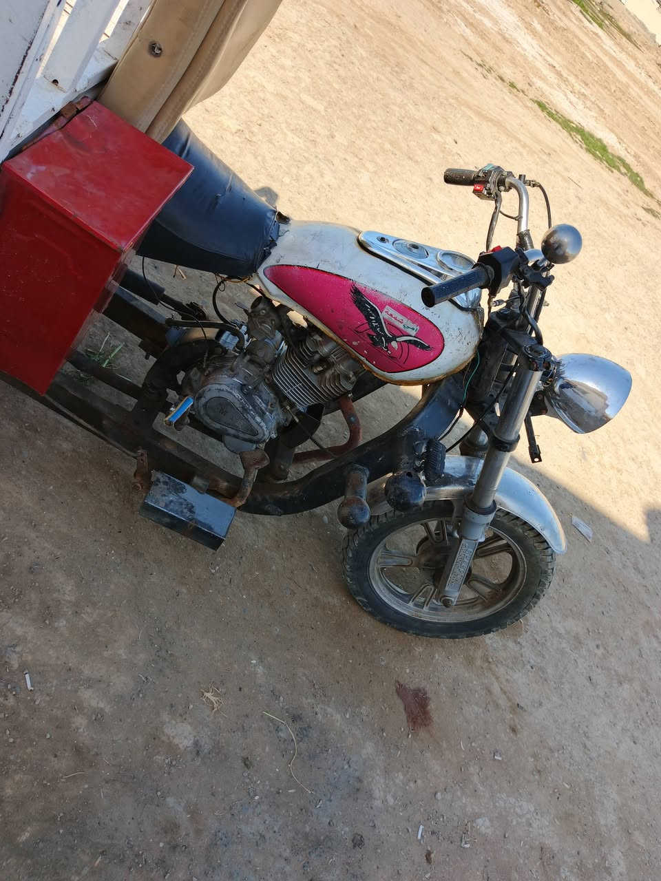 سلام عليكم ستوته للبيع موديل 21 ستوته خير من الله مكينه نضيفه كهربائيات شغاله بيها اوراق السعر 600 وبيها مجال مكانها الغالبيه سيف سعد مقابل المجمع السكني الرقم ***********
