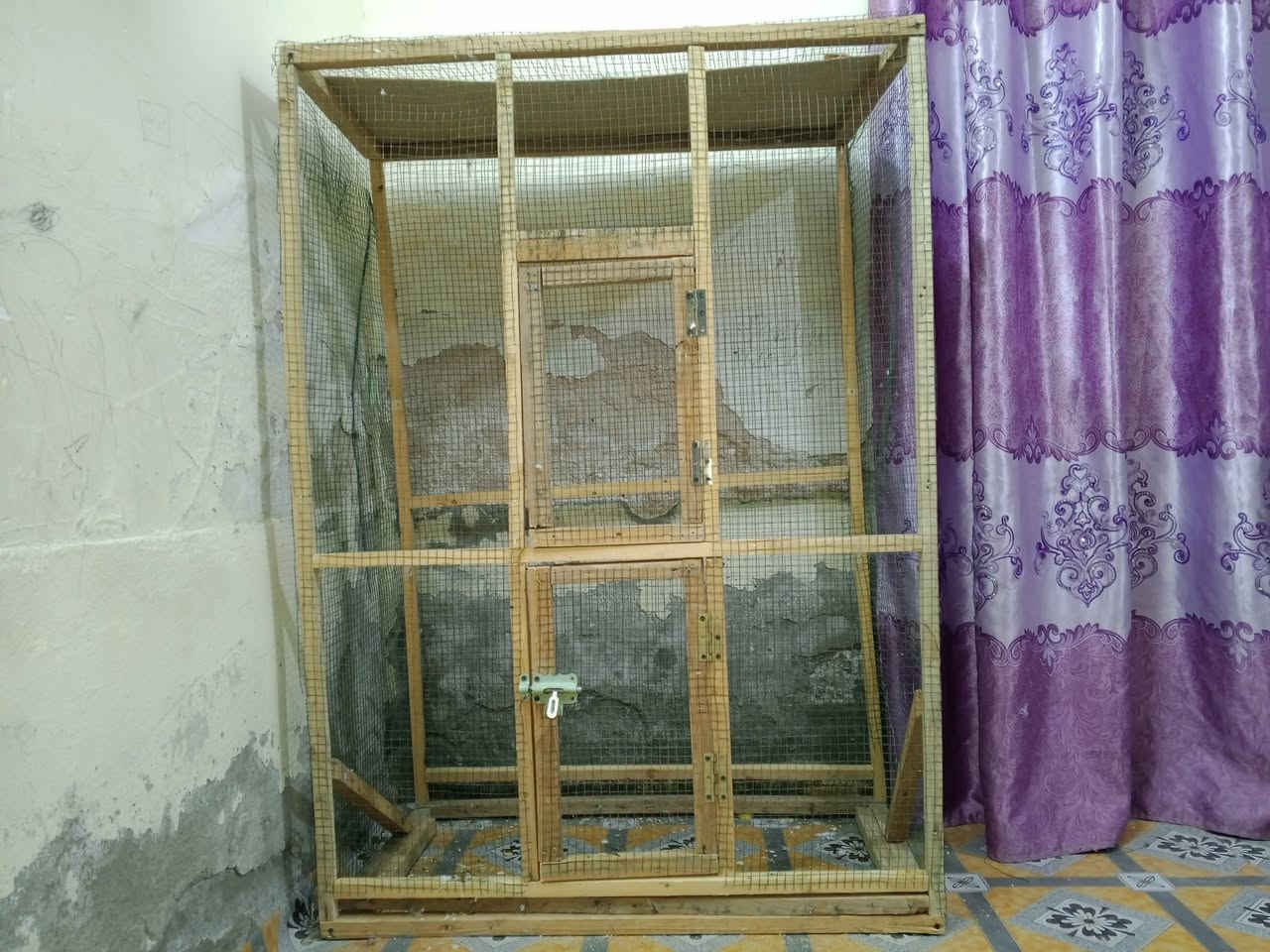 متاح 
اقفاصه وخانات ام الطير الابييض 60*40
لطيور الكوكتيلات وطيور الحب 
الشراي بي خير ويتدلل مكاني سنيه ***********
