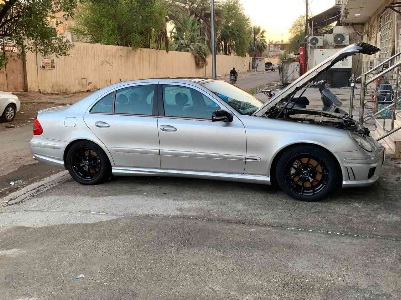 🚘 للبيع – مرسيدس W211 E500
للبيع مرسيدس W211 E500، سيارة فخمة تجمع بين القوة والراحة والأداء المعروف عن محرك الـ V8. السيارة مناسبة للي يريد هيبة، ثبات، وقيادة ممتعة.

✨ المواصفات:

• محرك V8 E500 قوي
• قير أوتوماتيك
• داخلية جلد
• فتحة سقف بانوراما
• بصمة تشغيل
• تبريد وتسخين مقاعد (إذا متوفر)
• السيارة نظيفة وجاهزة للاستخدام

💰 السعر: 155 ورقة قابل للتفاوض بالمعقول بعد المعاينة.

📞 للاستفسار أو المعاينة، راسلني على الخاص أو على الرقم: ***********
