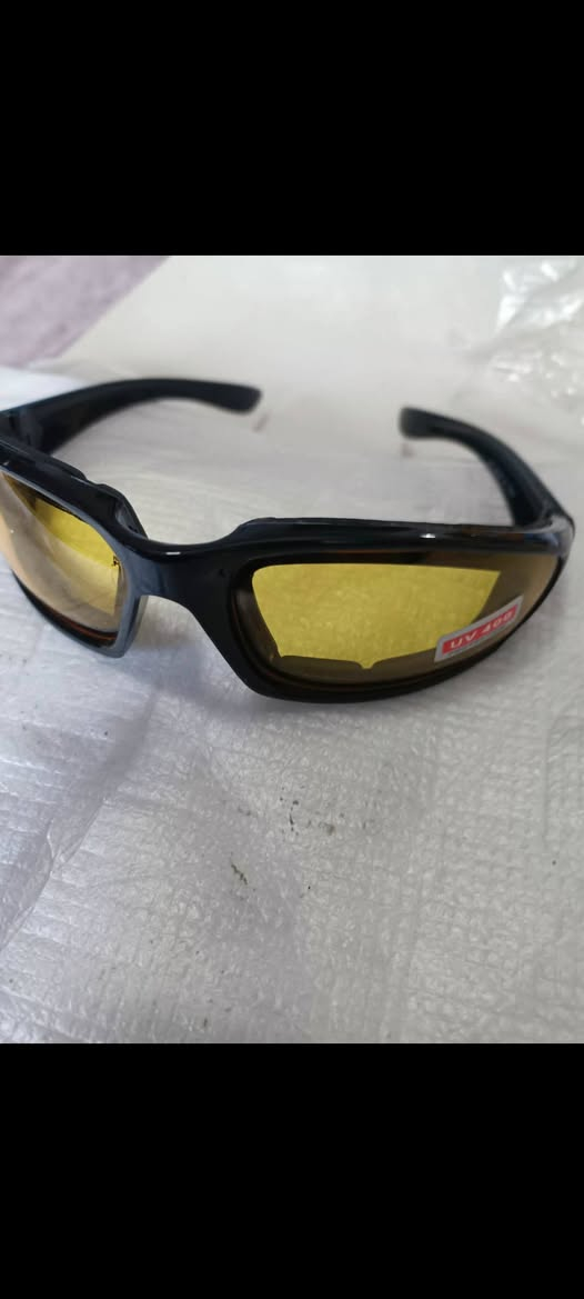 سلام عليكم من رخصة الادمن يوجد نضارات مع خوذة دراجة سعر الخوذة 10 ألف والنضارة ع الفين ت ***********
