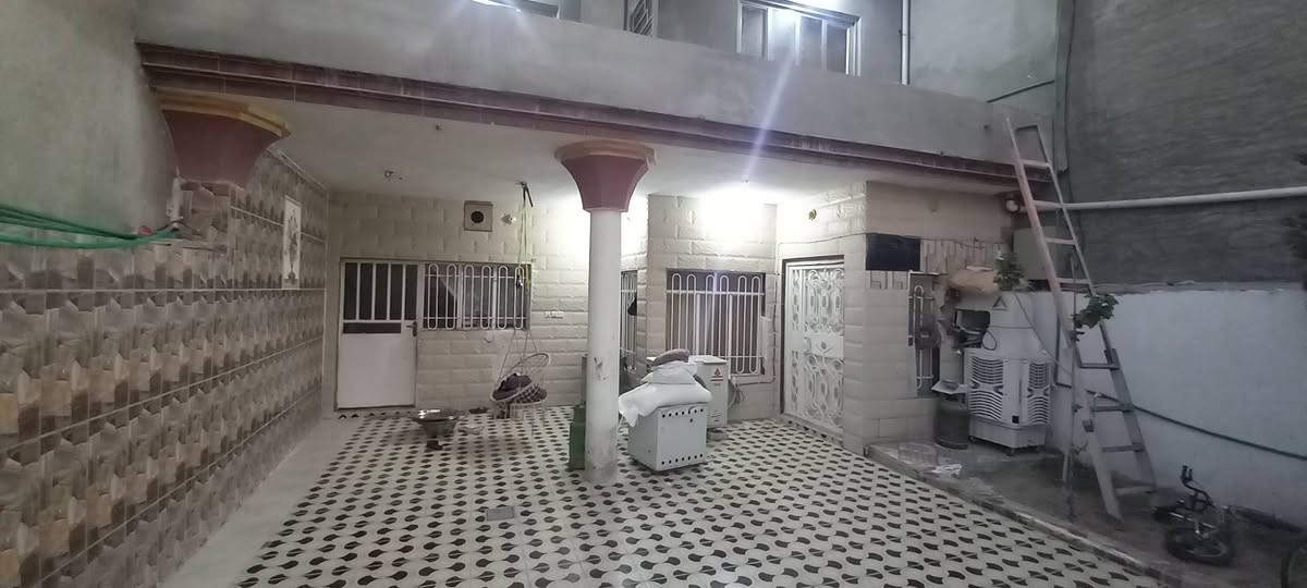 بيت مساحة ١٧٠ م طابقين 
الواجهة ٨.٥٠ م
النزال ٢٠م
الطابق الاول
مطبخ 
استقبال
غرفة نوم  
صحيت داخلية وخارجية
الطابق الثاني 
غرفتين نوم 
صحيات
الموقع بلور الحرس 
ثاني فرع.
المنطقة خدمات كاملة تبليط وكهرباء ومجاري 
للاستفسار 
***********
