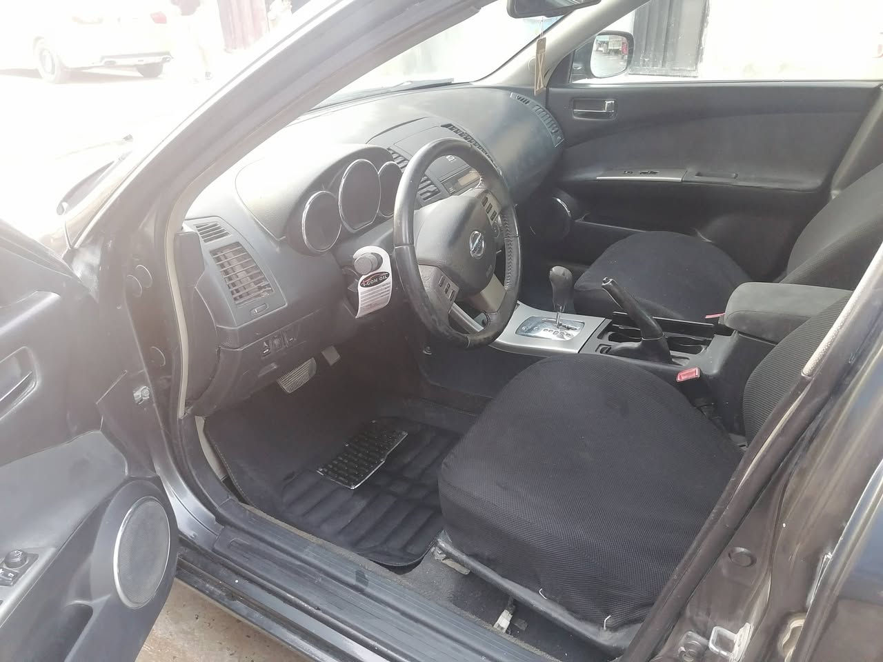 نيسان التيما ٢٠٠٦ أمريكي محرك ٤ سلندر  ٢٥٠٠ S كير اتوماتيك مكفول محرك مكفول صبغ عام درجة أولى صدر أمامي خلفي كهربائيات بلادي بصمة عمل مع نظام باسورد دواخل بلادية نظيفة نواقص كمبريسر التبريد ضعيف و الجبنه مال الكير مكانه بغداد عليهه غرامات ٥٠٠ الف تنزل من سعرهه السعر ٥٣ و بيهه مجال للاستفسار الاتصال على الرقم *********** و ***********
