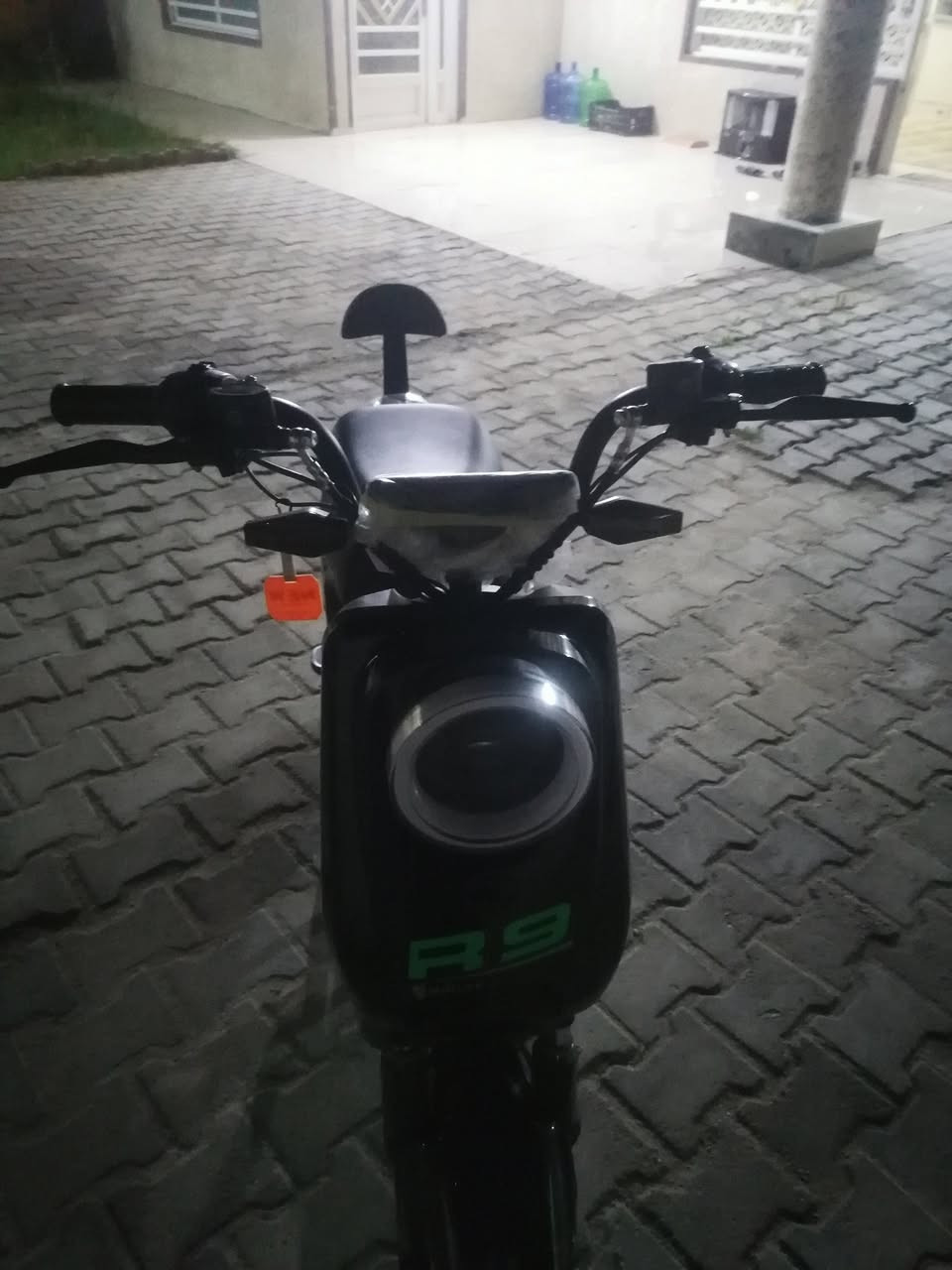 دراجة R9
سرعة 65 
البطاريات 5
بريكات دسك امامي خلفي 
كهربائيات كلهة شغالة كلوب عالي ناصي 
حجم 20 
بيه بك R_D
سويجات ثنين2
بصمات ثنين 2
بية حساس انذار 
ول بصمة تشغيل عن بعد
وشاشة بلوتوث 
وباقي الاستفسار تعال خاص 
السعر 475 وبيه مجال 
تشتري راسل ماتشتري لاتضل بس تراسل وكلشي ماكو 
عنوان}{كربلاء المقدسة الكمالية قرب شركة كالة}


**إذا كنت صاحب هذا الإعلان وتريد حذفه لأي سبب، رجاءا أرسل رسالة إلى الدعم الفني**