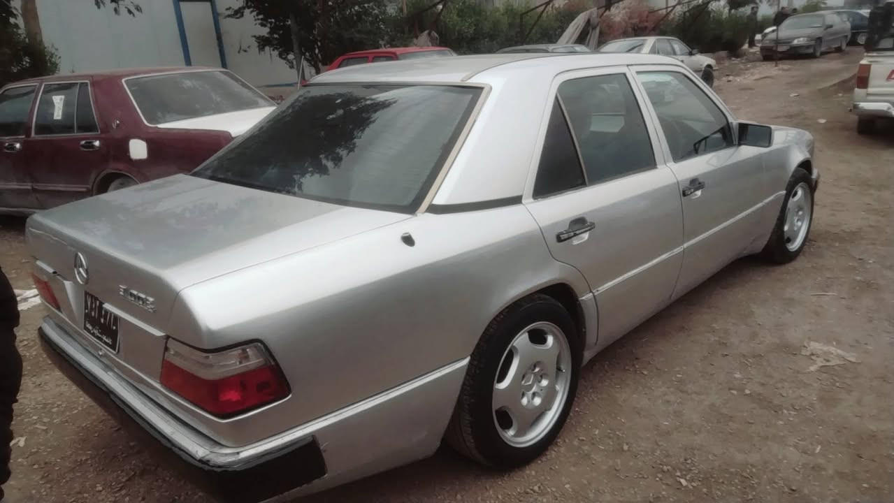 سلاوي خوا لةهةمو لايةك
مارسيدز بؤفرؤشتن 
مؤديل ١٩٩٣ بةيبي 
گيرو مةكينةي دونيو بةشةرت هزار فيتر 
نمونة لةجواني 
مالي دؤست 
يةك هزار مةسروفي تيانية 
سيارةتة تابليي خاوينة 
يةك تةقةو رةقةي تيانية 
هةمو گياني بةشةرت 
شوين كةلار 
ادمين ❤️🌹
***********
