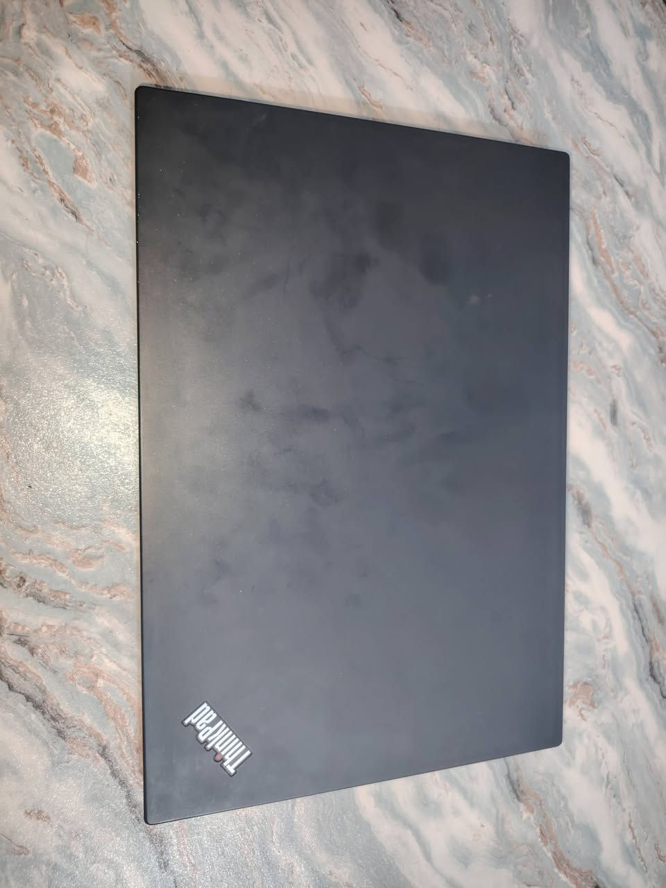 لابتوب Lenovo ThinkPad T14s بحالة ممتازة ومواصفات قوية
لابتوب Lenovo ThinkPad T14s بحالة ممتازة ومواصفات قوية
المعالج (CPU): Intel Core i7-10610U (سرعة تصل إلى 2.30 GHz)
الذاكرة العشوائية (RAM): 32 جيجابايت (بسرعة 2667 MT/s)، ممتازة جداً للتعدد المهام والبرامج الثقيلة.
التخزين (Storage): هارد 512 جيجابايت SSD لنظام سريع وتشغيل لحظي.
كارت الشاشة (Graphics): Intel UHD Graphics
الشاشة: مقاس 14 بوصة (مدعومة باللمس - Touch Screen مع دعم 10 نقاط لمس).
نوع الجهاز: Lenovo ThinkPad T14s (من الفئة الأعمال العملية والمعروفة بقوتها ومتانتها).
نظام التشغيل: ويندوز 11 الأصلي (مع دعم نواة 64-bit).
حالة الجهاز: نظيف وشغال تمام، ومناسب جداً للشغل الثقيل، البرمجة، الدراسة، والتصميم الخفيف.
مع الشاحن الاصلي
للتواصل:*********** او على الخاص

