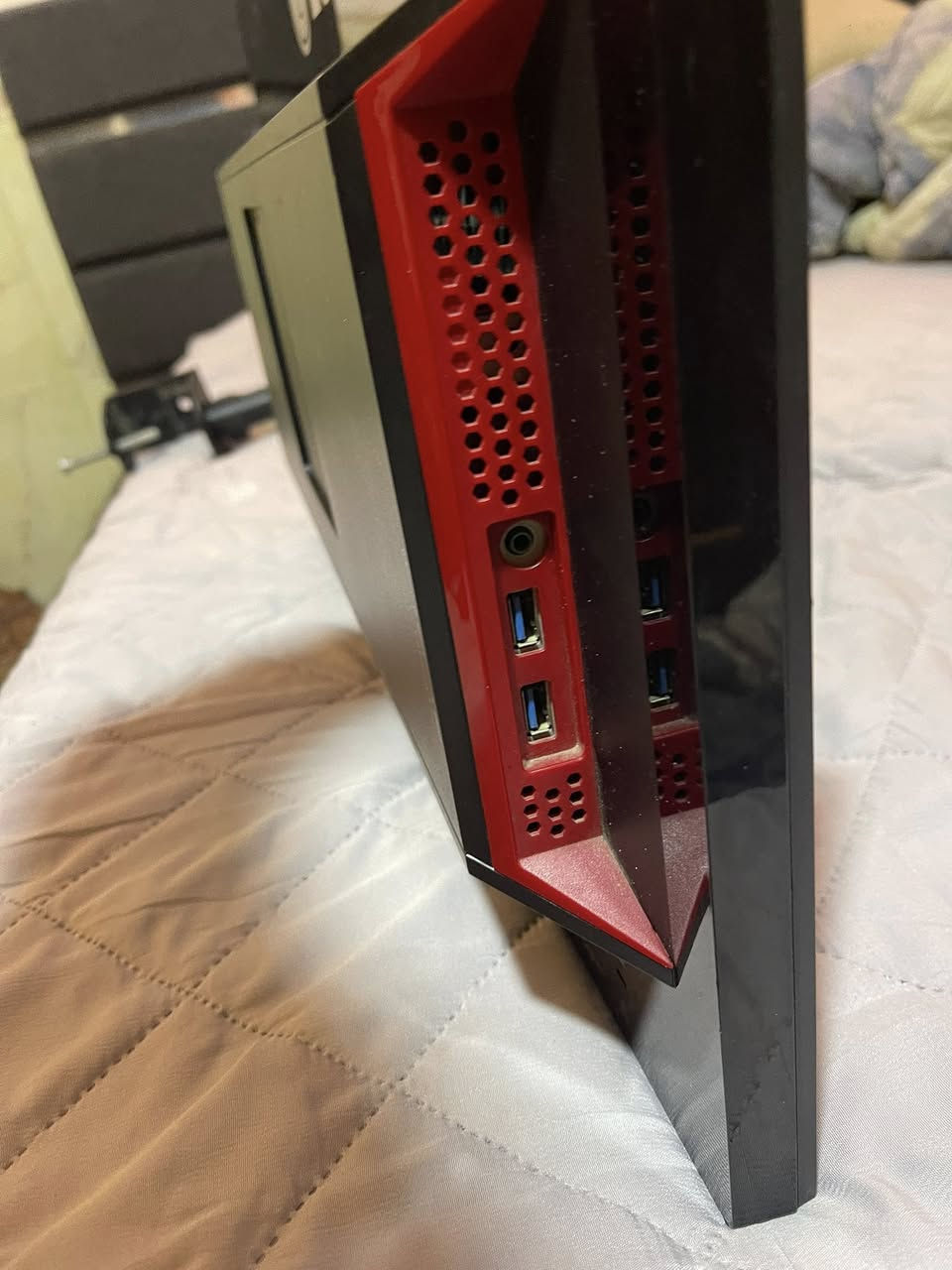 شاشه lg حجم 24  144hz fhd
سرعه استجابه بين ال 1-6 ms 
بنل tn
السعر ١١٠ وقابل للتفاوض 
توصيل موجود 
ادمن❤️


**إذا كنت صاحب هذا الإعلان وتريد حذفه لأي سبب، رجاءا أرسل رسالة إلى الدعم الفني**