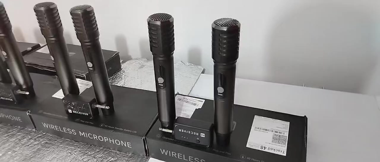 تابع الفيديو السلام عليكم ورحمة الله وبركاته خدام الحسين مايك لاسلكي 6قطع كل قطعه 2 مايك مع رسيفر بطاريه لوثيوم تدوم 20 ساعه جره وحده قابله للشحن الشحن كيبل تايبسي  امريكي اصلي مصنع لدولة المانيا قطع حديد ثقيل مده حقيقي 50 متر شرط صوت ونقاوه ودفع كلش راقي بمعنى الكلمه جمله مفرد سعر القطعه دبل مايك 35 الف مع التوصيل قطع تحفه اي استفسار هذه رقمي ***********اخوكم ملا عصام الكربلائي
