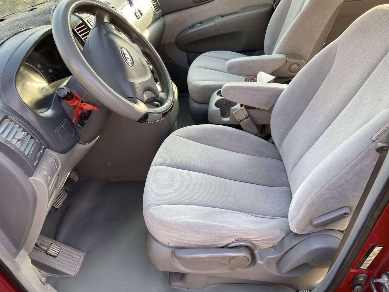 كيا سيدونا 2007 كير مكفول محرك مكفول تبريد ثلج نعمه من الله محرك 3800 سياره نضيفه كلش ما متعوبه ليبل واحد فقط الباب الخلفي الايمن مضروب ضربه خفيفه ما مبدل مال الوارد رقم بغداد دواخل نضيفه السيارة بسمي السعر 130 وبيهه مجال بسيط العنوان ذي قار سوق الشيوخ للاتصال ***********
