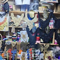 لوازم خياطة • خيوط • دانتيلات