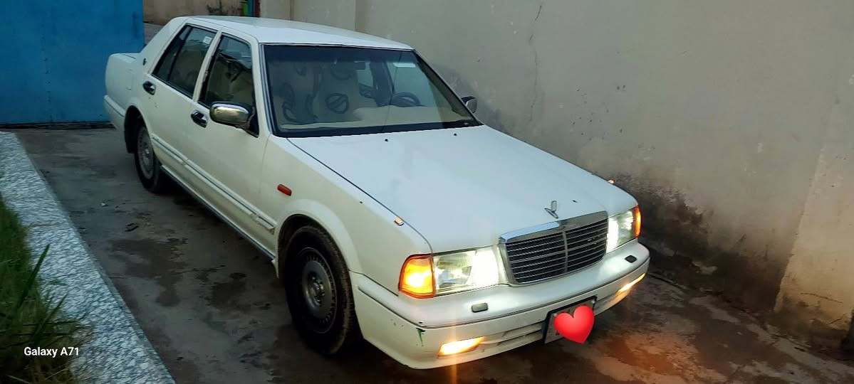 لسلام عليكم 
نيسان سدرك موديل 2001 كير عادي بلاد محرك بلاد السياره كلشي شغال بيه تبريد ثلج بس خلص الغاز لان مسرب من الواشر وتركته عالصيف بس صار نيتي ابيع لان محتاج عندي بناء كير محرك حداده تايرات كهربائيات كل شغال السياره مبدل بيه بنيد وبيه مكانات صبغ رش بدون معجون بسبب الصبغ واكع مثل ما واضح بالصور اكو مكانات صبغ واكع السياره جاهزه ترايك وين ما يعجبك  رقم شمالي باسم الكردي تريد وكاله تريد 
السعر 56 وبيه مجال قليل حك الجيه 
واذا اكو راس الثور مكصوص قماره اروس وحاضر للفرق
مكان السياره البصره قضاء القرنه  
اني مكلف بالنشر هذا رقم صاحب السياره  موجود بيه واتساب ***********
