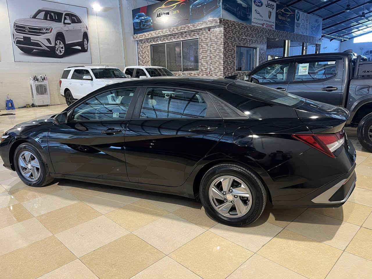 ⸻السلام عليكم 

🚗 للبيع – هيونداي إلنترا موديل 2024
📍 موجودة في اربيل العراق

✅ حالة ممتازة جداً
✅ لون أسود مميز
✅ اقتصادية بالوقود
✅ محرك قوي وناعم
✅ مكفولة من الصدمات
✅ بيها ربع بونت صبوع
✅بدون ارباك بدون داخل
 ✅صورة حادث موجودة 
✅سيارة ماشية 18mi
السيارة نظيفة جداً وجاهزة للاستعمال
السعر خابر رقم و واتس آب 

📞 للاستفسار: (***********)
