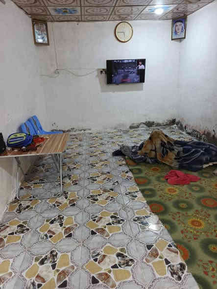 بيت تجاوز للبيع او مراوس عادي مامعوض تقريب المساحه ١٧٠ مربع بي ديوانيه وغرفه ومطبخ وساحه جبيره المساحه البي تكدر تبني بيها بعد غرفتين كبار كهرباء خطين وسحب انبيريه يبعد عن الشارع تقريب ميتين متر.. المكان هدوؤء والجوارين كلش طيبين المكان حي العسكري كبال الملعب الخماسي القريب على البانزين خانه الجديده. السعر عشره ونص
ذكرت كل التفاصيل الشراي او عنده بيت يراوسني يراسلني او يتصل عالواتساب واني خادم. ***********
