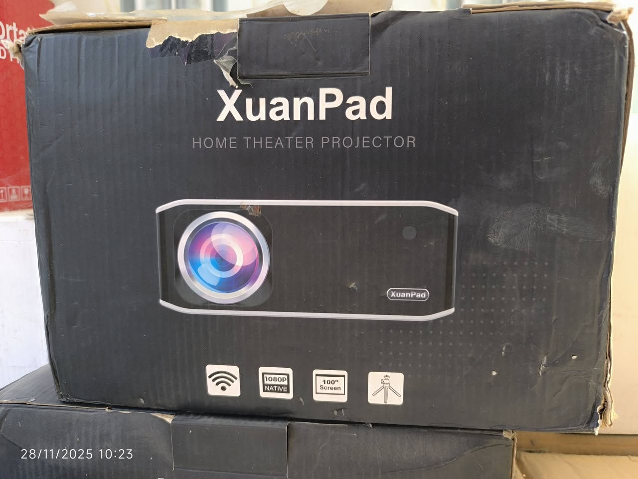 #عروض #العيد #بس #ويانه
داتا شو واي فاي بلوتوث يربط على الموبايل 
دقة وأناقة وملمس ناعم للغطاء الخارجي وكوالتي كلش عالي 
السعر 75 / ألف 💥 للطلب اضغط على زر الواتساب *********** ... التفاصيل 👇 والمواصفات:

اكتشف جهاز العرض XuanPad الذي يدعم دقة 4K
إذا كنت تبحث عن جهاز عرض ينقل تجربة السينما إلى غرفة معيشتك، فإن جهاز العرض XuanPad 4K هو خيارك الأمثل. يقدم هذا الطراز المُطوّر لعام 2024 دقة عرض أصلية مذهلة تبلغ 1080P وسطوعًا يصل إلى 18000 لومن، مما يجعله خيارًا مثاليًا لأمسيات الأفلام والعروض التقديمية وغيرها. بفضل نسبة التباين الرائعة التي تبلغ 15000:1، تنبض كل التفاصيل بالحياة بألوان زاهية، مما يضمن لك عدم تفويت أي شيء، سواء كنت تشاهد فيلمك المفضل أو تعرض أحدث مشاريعك.

ابقَ على اتصال بسهولة
يوفر جهاز العرض XuanPad اتصالاً سلساً بشبكتي 5G و2.4G WiFi، مما يُحسّن تجربة البث ويُتيح الوصول السريع إلى المحتوى. كما تُعزز تقنية Bluetooth 5.1 المُدمجة من تعدد الاستخدامات، حيث تُمكّنك من توصيل مكبرات صوت خارجية أو استخدام جهاز العرض كمكبر صوت Bluetooth، مما يُثري تجربة الصوت. وبفضل مكبرات الصوت الاستريو المُدمجة، يُمكنك الاستمتاع بصوت نقي دون الحاجة إلى أي معدات إضافية.

جودة صورة استثنائية
من أبرز ميزات هذا البروجكتور قدرته الفريدة على تصحيح الصورة بتقنية 6D/4P، مما يضمن صورة مربعة مثالية بغض النظر عن إعداداتك. يتميز بنطاق عرض واسع، يمتد من 40 بوصة إلى 400 بوصة، مما يجعله مناسبًا لمختلف الأماكن، سواء كانت غرفة صغيرة أو مساحة خارجية واسعة. تتيح لك وظيفة التكبير/التصغير ضبط حجم الصورة من 100% إلى 50%، مما يوفر لك مرونة في التكيف مع بيئتك.

تعدد الاستخدامات لجميع الأغراض
يُعدّ هذا البروجكتور مثاليًا للاستخدام المكتبي والمنزلي على حدٍ سواء، فهو يدعم مجموعة متنوعة من الصيغ، بما في ذلك PowerPoint وExcel وPDF وWord. وهذا ما يجعله مثاليًا للعروض التقديمية الاحترافية والأغراض التعليمية. وبفضل أنظمة التبريد الفعّالة وأنظمة خفض الضوضاء، يعمل بهدوء تام، مما يتيح لك التركيز على المحتوى دون أي تشتيت. إضافةً إلى ذلك، وبفضل مصباح LED الموفر للطاقة الذي يصل عمره الافتراضي إلى 100,000 ساعة، يمكنك الاعتماد على أداء يدوم طويلًا.

توافق واسع
يدعم جهاز العرض XuanPad مجموعة واسعة من الأجهزة، بما في ذلك الهواتف الذكية وأجهزة الكمبيوتر المحمولة ووحدات التحكم بالألعاب، مما يجعله أداة متعددة الاستخدامات لعشاق التكنولوجيا. بفضل أبعاده المدمجة (7.1 بوصة × 3.6 بوصة × 8.8 بوصة) وتصميمه خفيف الوزن (أكثر من 2.6 رطل بقليل)، يسهل نقله، سواء كنت تنقله من غرفة إلى أخرى أو تأخذه إلى منزل صديق.

الخاتمة
باختصار، يُعدّ جهاز العرض XuanPad 4K خيارًا مثاليًا لكل من يبحث عن تجربة مشاهدة فائقة الجودة. بفضل مواصفاته المذهلة، وميزات الاتصال المتعددة، وتعدد استخداماته، سيُلبي احتياجاتك الترفيهية والعروض التقديمية بكل تأكيد. بالإضافة إلى ذلك، مع ضمان لمدة عامين، يمكنك شراؤه بثقة تامة.
