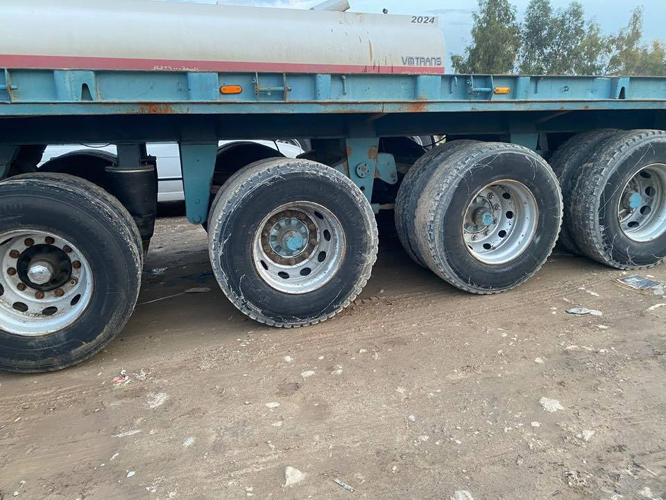 السلام عليكم 

للبيع عربانه حداديه اربع دناكير فصال الجرف سبرنك الرابع رفاع دناكير 14 طولها 13,70
كفاله عامه  من الدنكير للدنكير
للاستفسار ***********
