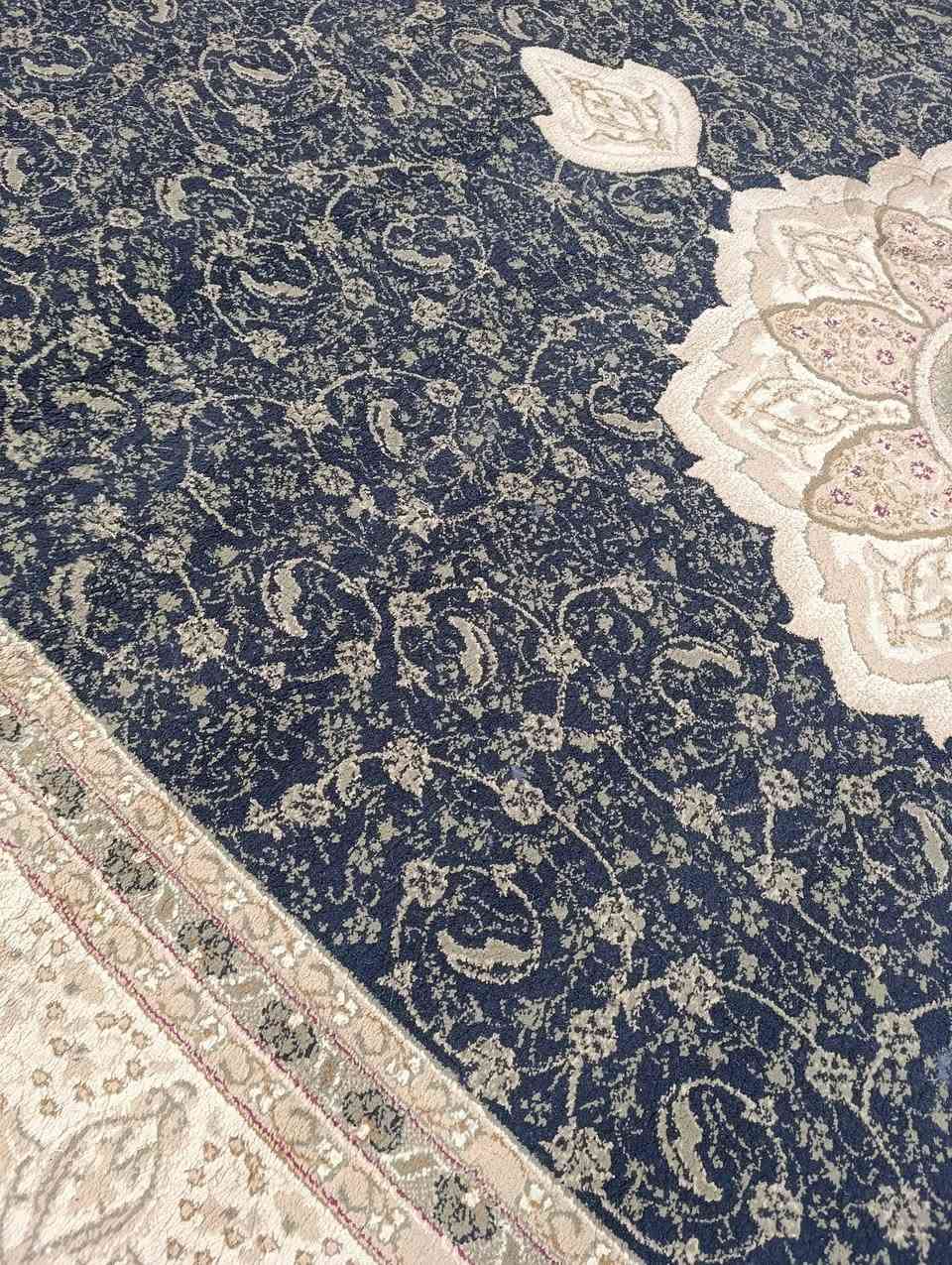 زولية تركي قياسه 3 في 4 نظيفة للبيع وعندي توصيل *********** بي واتساب
