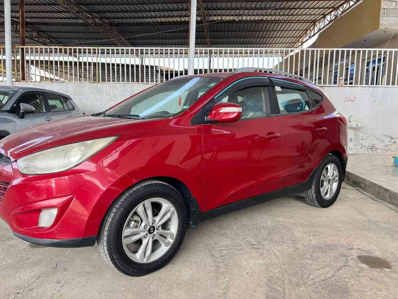 توسان 2011 خليجي
رقم صلاح الدين دولي تحويل مباشر 
محرك 4 دوش جديد 
 كير جديد 
 بيها باب خلفي ونص جاملغ شرط بدون دواخل
بيها سونار  
مكان السياره سامراء 
-الاتصال على الرقم***********
السعر 128 وبيها مجال بسيط
