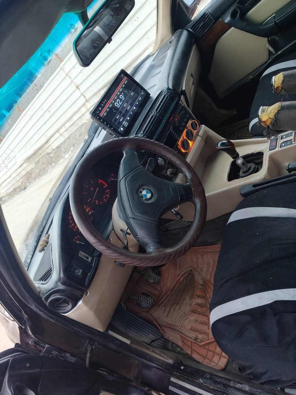 السلام عليكم بي ام حجم 520 مديل 1993 مكينه امسكر مصبوغه عام بيه حادث مخذه ابيع كوم حديد راعيه يمي ايريد تحويل رجاء سعر 35بيه مجال للطيبين عنوان بصره أبو الخصيب رقم *********** اتصل وانا خادم
