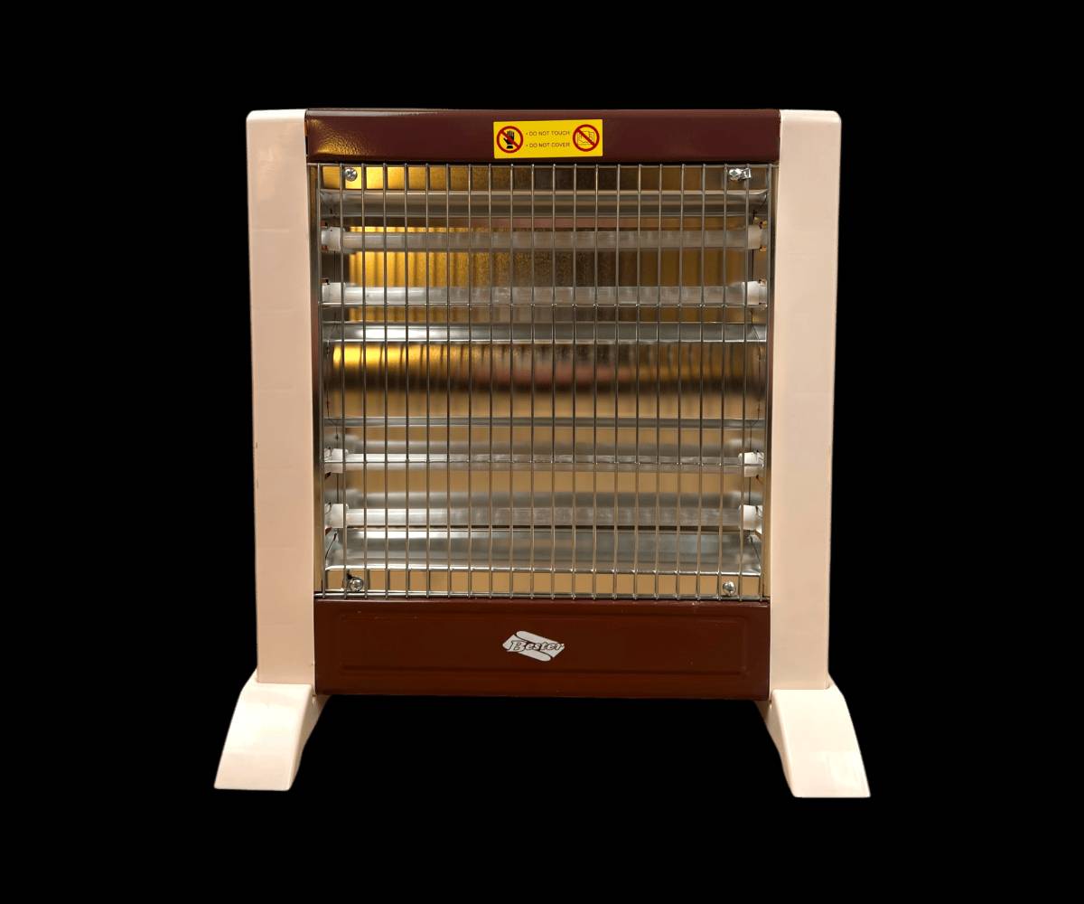 صوبة كهربائية كوارتز 4 شمعات ماركة Bester

الاستخدامات

تدفئة الغرف الصغيرة والمتوسطة بسرعة وكفاءة.

مناسبة للاستخدام داخل المنازل، المكاتب، وغرف النوم.

مثالية للأجواء الباردة في فصل الشتاء.

تستخدم كتدفئة إضافية موفرة للطاقة.

المميزات

نظام تدفئة كوارتز بـ 4 شمعات يوفّر حرارة مباشرة وسريعة.

قدرة كهربائية قصوى 1000 واط لتدفئة فعّالة.

درجتا تشغيل (تشغيل نصف القدرة أو القدرة الكاملة) حسب الحاجة.

توزيع حرارة متوازن بفضل تصميم الشمعات العمودي.

شبك حماية أمامي معدني لزيادة الأمان أثناء الاستخدام.

هيكل خارجي متين مع قاعدة ثابتة تمنع الانزلاق.

مفاتيح تشغيل جانبية سهلة الاستخدام للتحكم بالشمعات.

تعمل على جهد كهربائي 220–240V  50–60Hz.

طول سلك الكهرباء 100 سم لمرونة أكبر في التوصيل.

استهلاك اقتصادي للطاقة مقارنة بالتدفئة التقليدية.

المنشأ: الصين.

محتويات الصندوق

صوبة كهربائية كوارتز 4 شمعات Bester.

دليل الاستخدام والإرشادات.

كرتون تغليف.

الملاحظات

للاستخدام الداخلي فقط.

يُنصح بعدم تغطية الصوبة أثناء التشغيل.

يُفضل إبقاؤها بعيدًا عن الأطفال والمواد القابلة للاشتعال.

لا تستخدم في الأماكن الرطبة أو بالقرب من الماء.

قياس الكارتون:

- الطول: 34 سم
- العرض: 9 سم
- الارتفاع: 38 سم