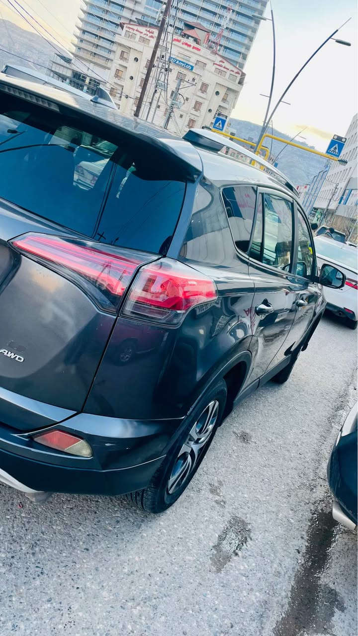 Rav 4 
راف 4 موديل 2018 ، 4x4، رادار، شاشة، جاملوغ وصندوق خلفي صبغ وسيارة جديدة بمعنى كلمة
سعر 168 $
*********** دهوك, العراق
