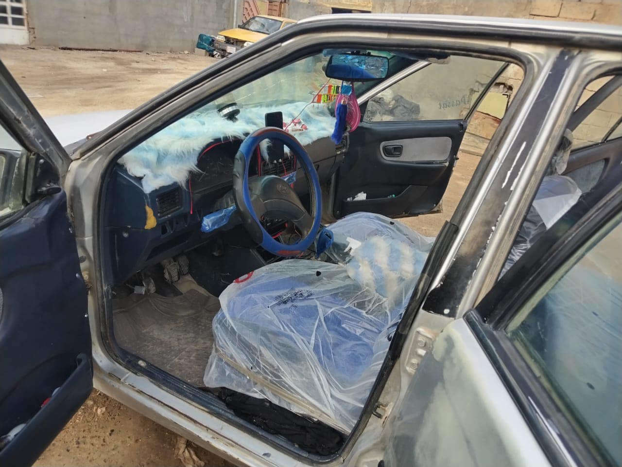 سلام عليكم سياره هونده اكسنت موديل 92 رقم نكليزي تحويل ثاني يوم محرك وكير بل باكيت كهربائيات كلها شغاله سياره حلوه بمعنه كلمه رقم هاتف *********** رايدها ب 25 بيها مجال حك جيه عنوان لانبار كرمه
