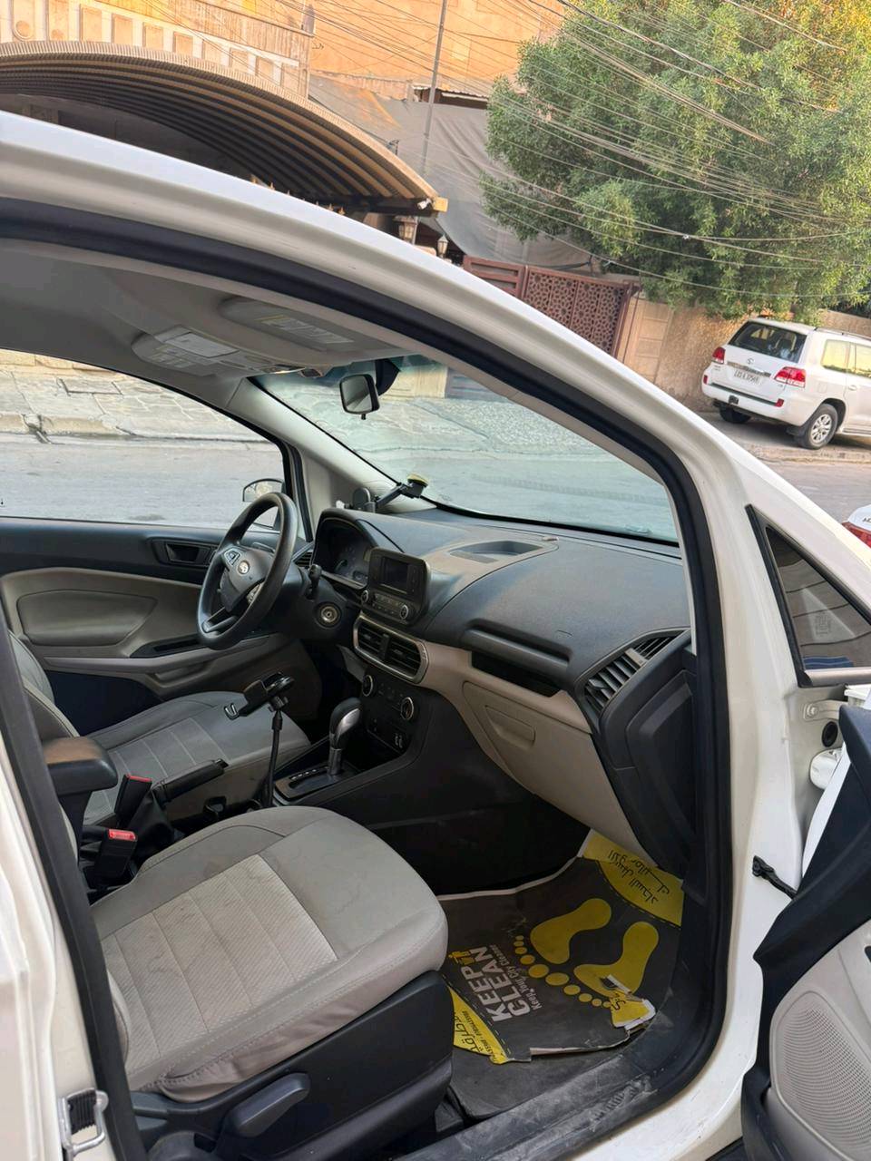 فورد ايكوسبورت 2021
فورد ايكو سبورت S 2021 وارد امريكي محرك 4 سلندر سعة 2.0L
اللون ابيض 
فحص و هزة كامل رقم السليمانية
المواصفات: دفع رباعي، كاميرة و حساس، تحديد سرعة، ومواصفات اخرى
ماشية فقط ٥٥٠٠٠ الاف كم
بيها 2 قطع صبغ
جاملغ امامي سائق، وبنيد
ايرباگات كاملة كلها سليمة

السعر ١١.٥٠٠$ مجال بسيط