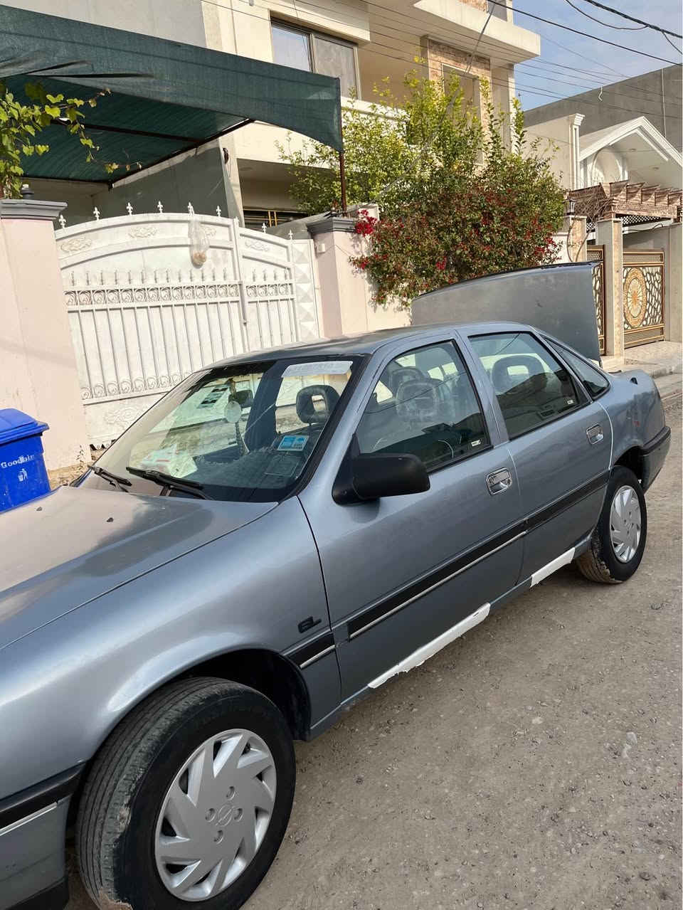 ئؤپل فكترا موديل 1991محرك 20گيرو محرك شرط صدرامامي  خلفي جديد كهربايات كامل شغال اربع تايرات و وياله جديد  سياره بدون ضرر فقت   سنويه منتهي شرط تحويل بيها كوبون بنزين ؛سعر(٣٧)بيها مجال بسيت 
***********مكاني كركووك كركوك, العراق
