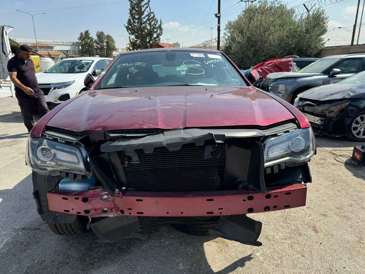 سلام عليكم كريسلر s300كلين السياره مثل ما موضح بل صور ماشيه40الف ميل*********** ممتواجد عل فيس
