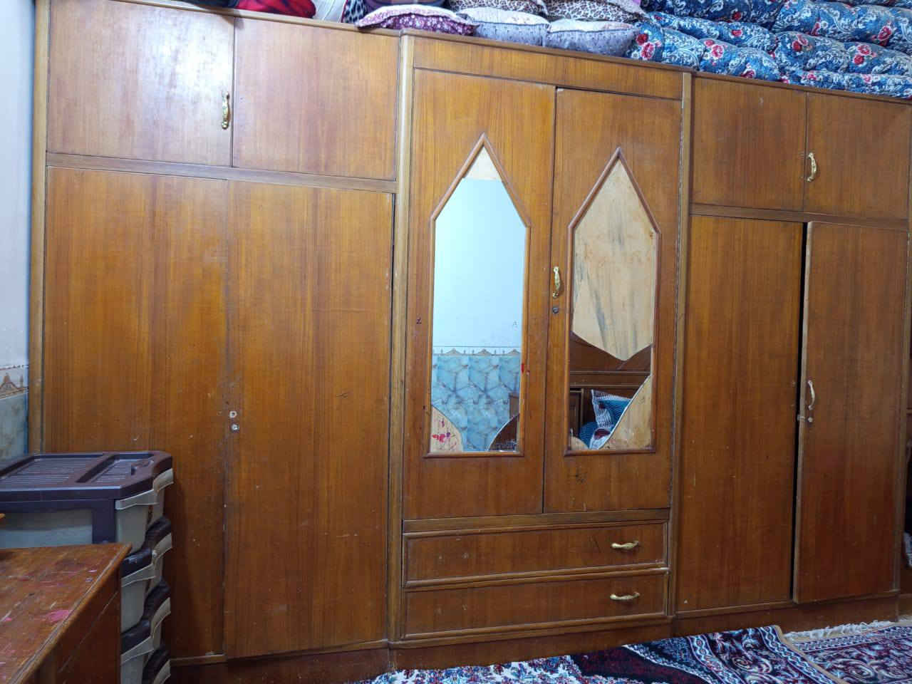 غرفة اخشاب للبيع شغل بابل تسكام 100% نظيفه محتاجة بوليش فقط موجودة في ابي غرق طريق شريفة السعر 850للاستفسار***********
