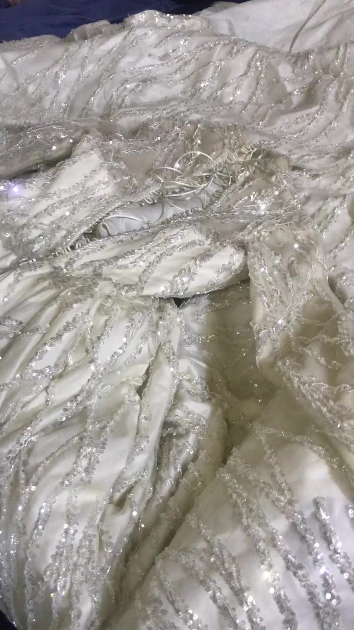 بسعر ٢٥٠ قفل 
فستان زفاف قياس ٣٨/٤٠. مع ملحقاتها برقع واكسسوار تسريحه قماش ثكيل ومشغول


**إذا كنت صاحب هذا الإعلان وتريد حذفه لأي سبب، رجاءا أرسل رسالة إلى الدعم الفني**