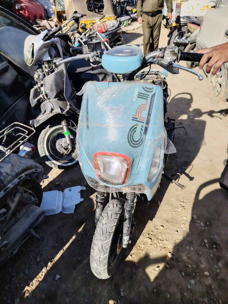 السلام علیکم دراجه بوليس صيني مديل ٢٢ الدراجه غراضه كامله كله بس قبق هندر الدراجه ما مفتوحه الكهرباأيات كله شغاله عوزه باتر  ابيع كومت حديد السعر ٢٥٠ أو بيه مجال غراضه موجوده عندي *********** مكانه نجف مشخاب
