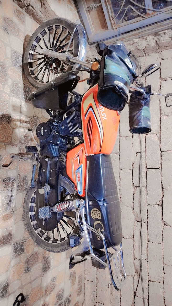 سلام وعليكم دراجه 2025للبيع نضيفه كهربائيات كله شغاله المحرك سبانه ما ممدود عليه ***********
