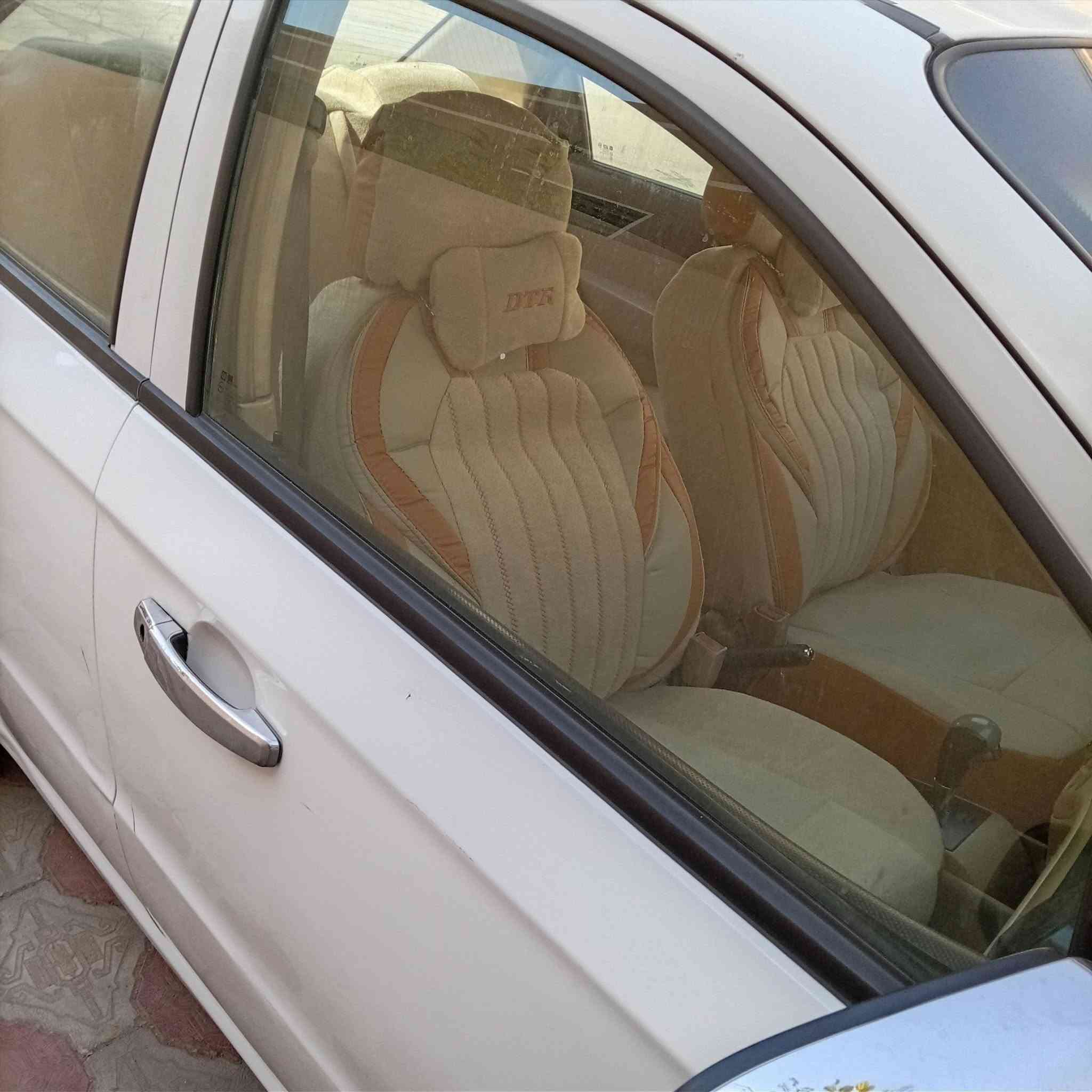 السلام عليكم
سيارة افيو للبيع موديل ٢٠١٠ مكفولة عدا مكان قليل بارد في باب الصدر والباب الخلفي تبريد ثلج تخم تاير دوشمة ستوهة طالعة من  إدامة كاملة السعر ٧٤ ورقة 
للاستفسار ***********
