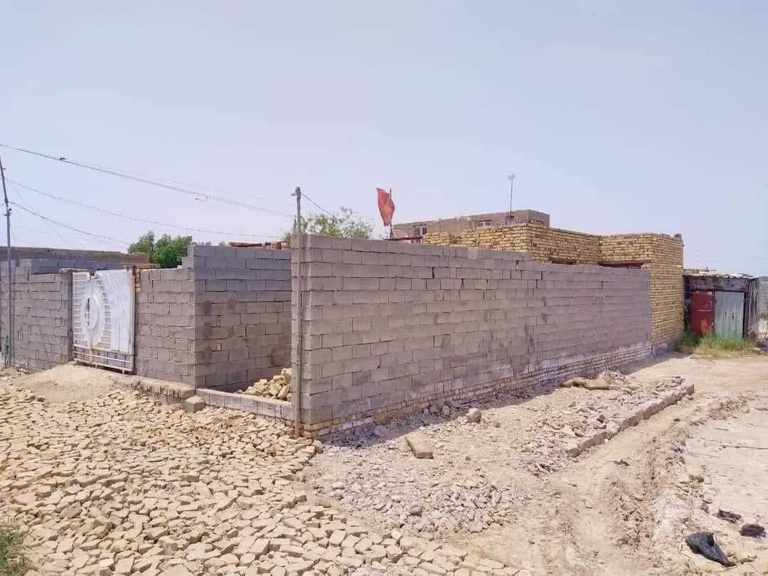 السلام عليكم بيت زراعي للبيع مكون من مشتمل مساحه 125 مكونه غرفتين وصاله وصحيات خارجيه والمشتمل و زائد هيكل كامل مسقف منا  وغرفه نوم ومطبخ وصحيات خارجيه اثنين والاستقبال وصاله ما سقفه و  المساحه الكليه 350 او اكثر نهايه شارع 30 او مقابله قرب جامع الزهراء عليها السلام او جامع الشيخ شبيب غير متواجد على الماسنجر يرجى الاتصال بالارقام التاليه او مراسله الصفحه 

حمزة ابؤ مقتدى الركابي   

 واتساب ‎***********       

               ***********
