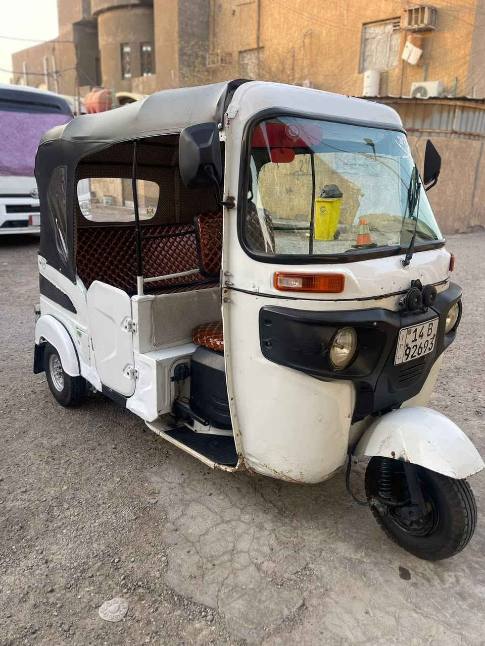 تكتك باجات للبيع مديل ٢٢ رقم وسنويه إنكليزي محرك كفاله مبدل فقط والبدي شوفه العين تكتك حلوه نضيفه ماناقصها شي كبل الشارع مسجل لايت زنون عالي ناصي كهربائيه كلها شغاله سعرها ٧٠٠٠ وبيها مجال مكاني البصره مشراك جديد ***********
