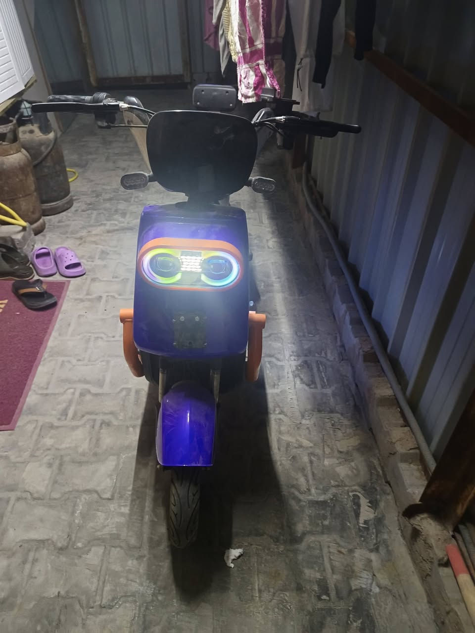 دراجه شحن نظيفه حيل بصمه سويج وكارت تشغيل بطاريات جدد ستوني شادهن بس التاير الورة بنچر بيع أو مراوس بأيفون أو بلي ٤ اتصال *********** مكانه نجف
