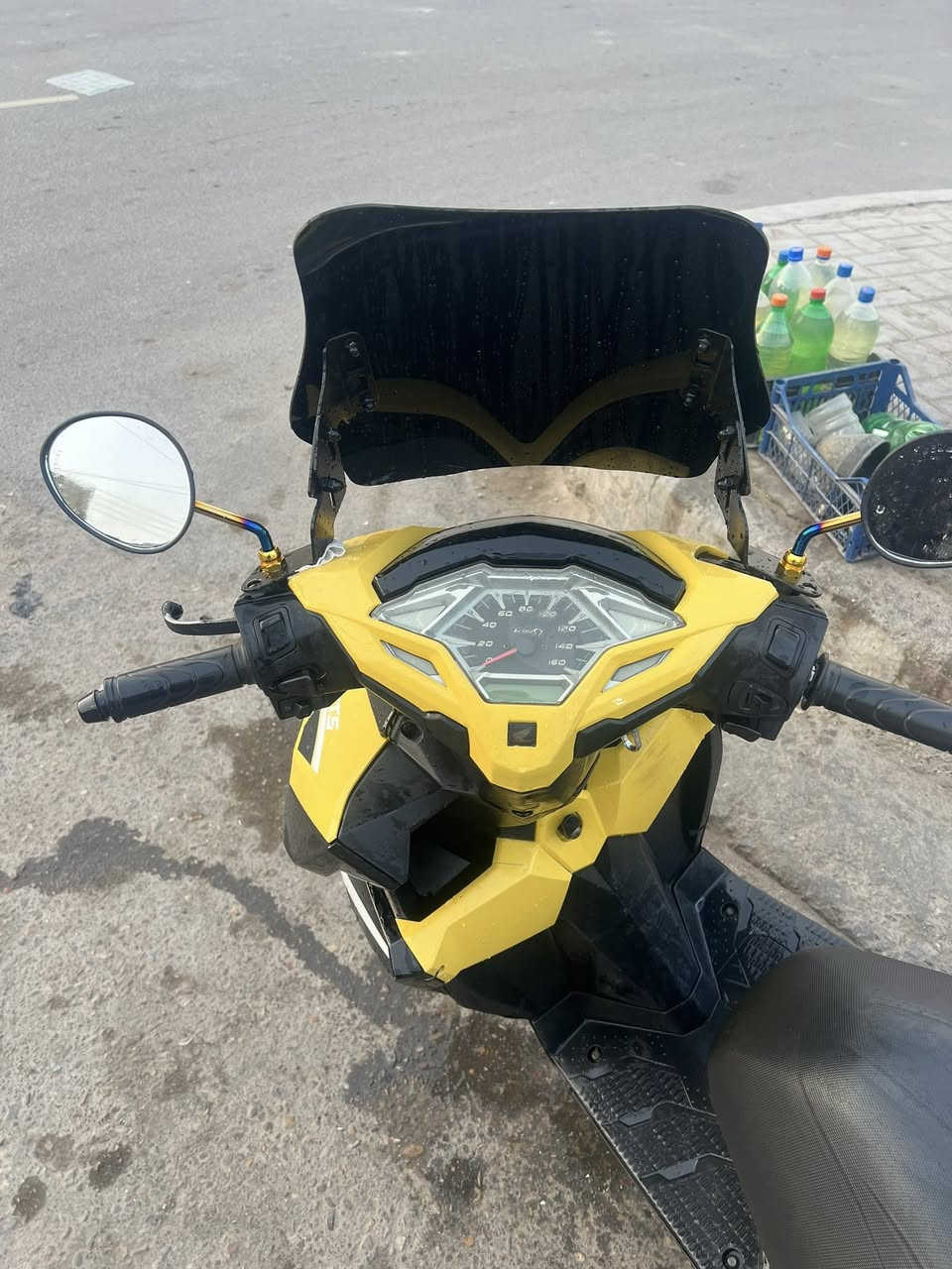 السلام عليكم جي تي اس هوندا امتياز يابان دراجة ما مبدل بيها برغي كل غراضها الاصليه كابريتر وكلشي بيها دراجة حلوه ومرتبه بلحقيقة احلى من الصور سعة المحرك 150سيسي سرعتها 160 طستها تخبل وناعمة وشعله ومعدل مكاني بغداد مدينه الصدر سعرها 850 وبيها مجال كلش بسيط ***********
