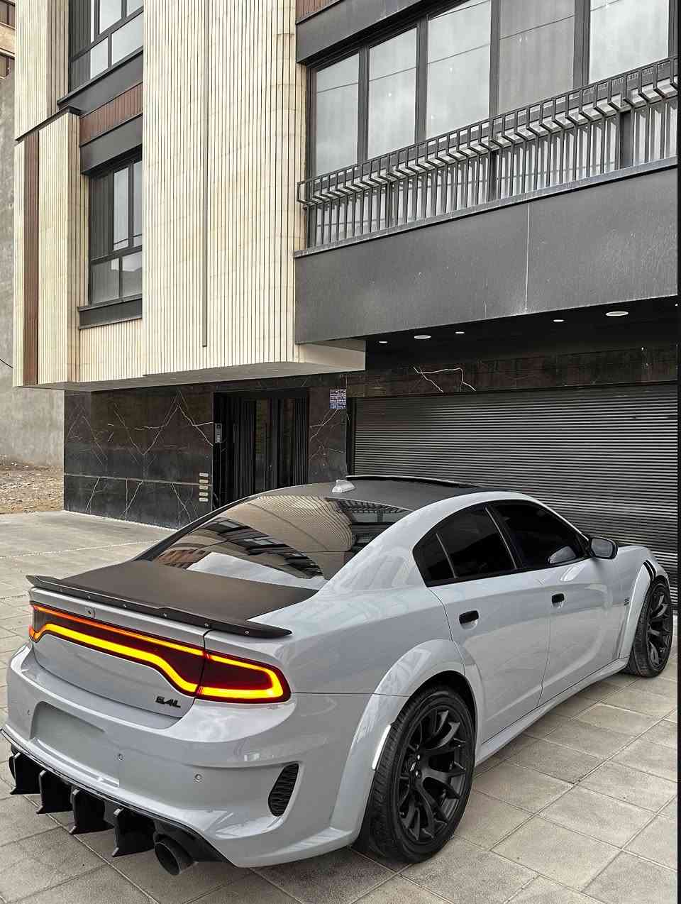 السلام عليكم

سكات باك موديل 22  لون مميز

فول مواصفات للاخير :   رقم بغداد

فتحة(سلايد روف )

داخل لون احمر كنتاره 

ستيرن تدفئة + كهرباء

كشنات كنتارا وجلد + كهرباء + خزن

كشنات تدفئة تبريد

رادارات جانبية

نقطة عمياء

ستسم صوت هارمن كاردن + دمام خلفي

مري قلاب

رادار امامي + توقف ذاتي 

نظام لاين كنترول يقفل التايرات الامامية وباقي مواصفات الدوج المعروفة

ويالة ريد آي اصلي

برمجة سيقتي استعمال يومي

ولف حماوة ريسنك 

بلكات ريسنك 

السيارة بيها صبغ جاملغ امامي وبنيد فقط 

السيارة جاهزة للاخير ربع دينار ماتصرف عليها السيارة 

سعرها اتصل 375 

للاستفسار : ***********واتساب. فقط
